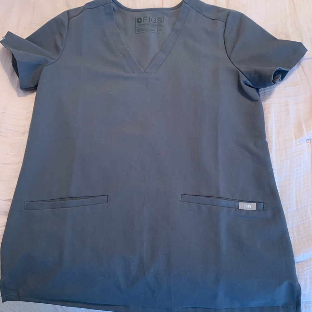 Figs charcoal XS casma 3 pocket scrub top